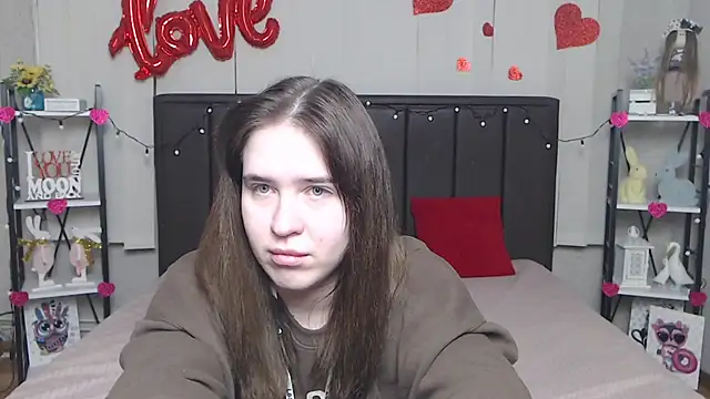 Snapshot of LauraHlot chatting on 03/11/25, 01:37 LauraHlot online show from 03/11/25, 01:37