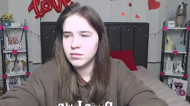 Snapshot of LauraHlot chatting on 03/11/25, 04:43 LauraHlot online show from 03/11/25, 04:43