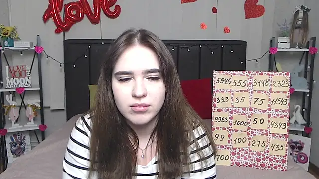 Snapshot of LauraHlot chatting on 03/13/25, 09:37 LauraHlot online show from 03/13/25, 09:37