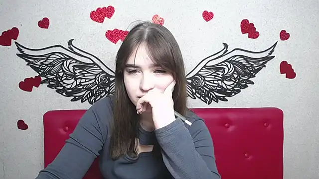 Snapshot of LauraHlot chatting on 03/15/25, 10:03 LauraHlot online show from 03/15/25, 10:03