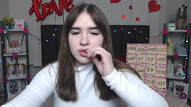 Snapshot of LauraHlot chatting on 03/17/25, 09:34 LauraHlot online show from 03/17/25, 09:34