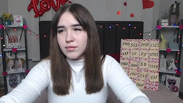 Snapshot of LauraHlot chatting on 03/18/25, 04:04 LauraHlot online show from 03/18/25, 04:04