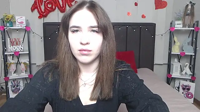 Snapshot of LauraHlot chatting on 03/19/25, 06:24 LauraHlot online show from 03/19/25, 06:24
