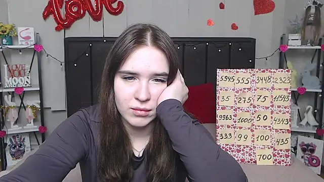 Snapshot of LauraHlot chatting on 03/21/25, 04:18 LauraHlot online show from 03/21/25, 04:18