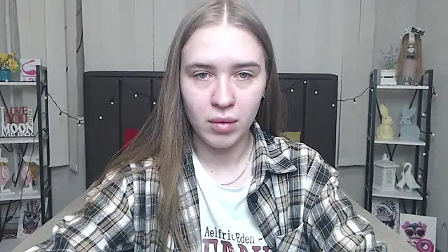Snapshot of LauraHlot chatting on 09/11/25, 06:24 LauraHlot online show from 09/11/25, 06:24
