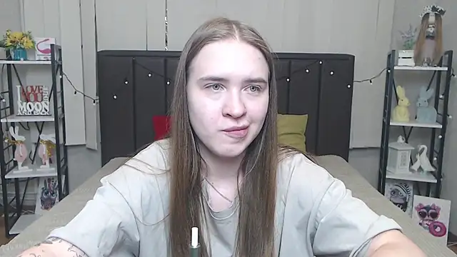 Snapshot of LauraHlot chatting on 09/12/25, 06:08 LauraHlot online show from 09/12/25, 06:08