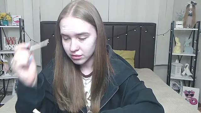 Snapshot of LauraHlot chatting on 09/13/25, 05:57 LauraHlot online show from 09/13/25, 05:57