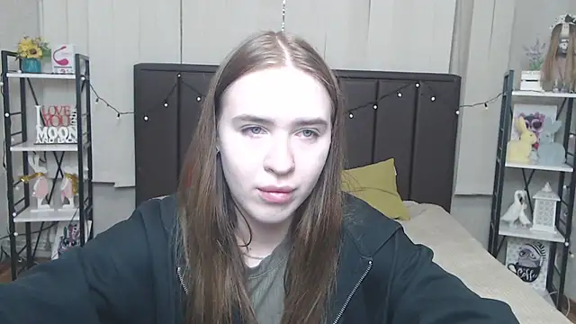 Snapshot of LauraHlot chatting on 09/16/25, 06:20 LauraHlot online show from 09/16/25, 06:20