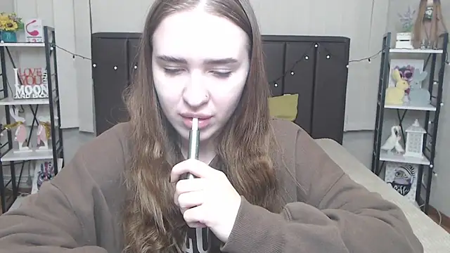 Snapshot of LauraHlot chatting on 10/01/25, 05:30 LauraHlot online show from 10/01/25, 05:30