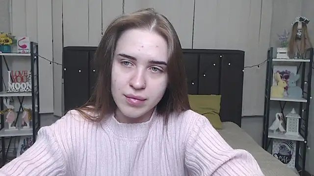 Snapshot of LauraHlot chatting on 10/02/25, 05:20 LauraHlot online show from 10/02/25, 05:20