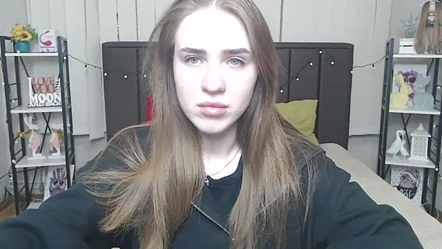 Snapshot of LauraHlot chatting on 10/07/25, 05:10 LauraHlot online show from 10/07/25, 05:10