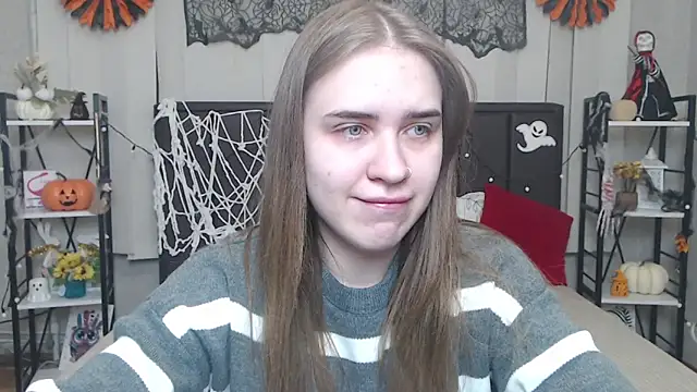 Snapshot of LauraHlot chatting on 10/24/25, 05:31 LauraHlot online show from 10/24/25, 05:31