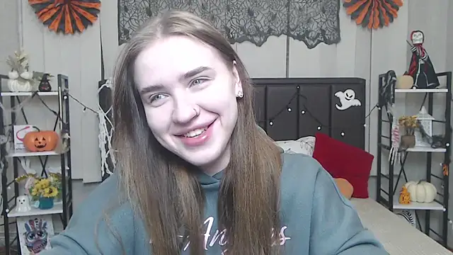 LauraHlot online show from 10/26/25, 06:47