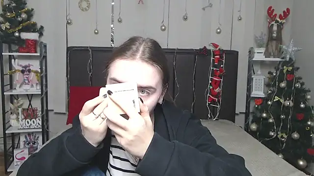 LauraHlot online show from 12/15/25, 08:40