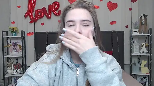 LauraHlot online show from 02/10/26, 07:51