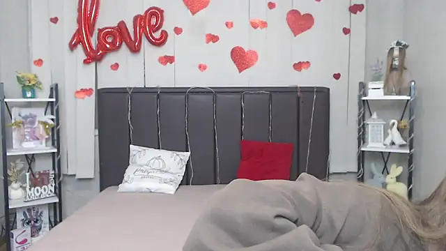 LauraHlot online show from 03/04/26, 06:19