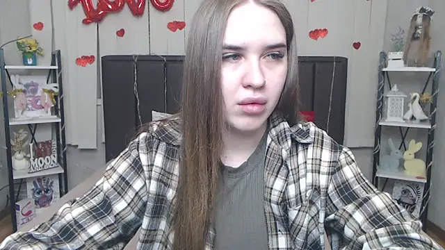 LauraHlot online show from 04/12/26, 05:40