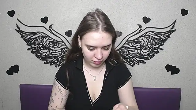 LauraHlot online show from 04/17/26, 05:38