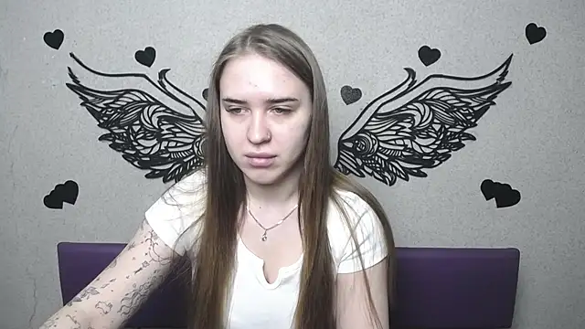 LauraHlot online show from 04/26/26, 05:54