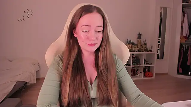 WalkingGirl online show from 12/13/25, 08:47