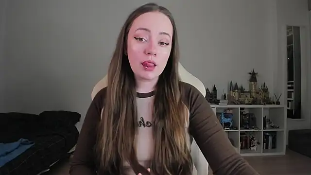 WalkingGirl online show from 02/11/26, 11:32