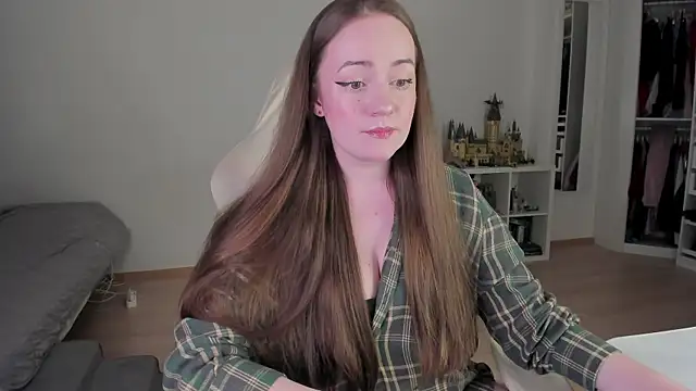 WalkingGirl online show from 03/25/26, 05:52