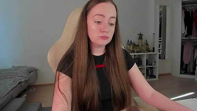 WalkingGirl online show from 04/13/26, 01:49