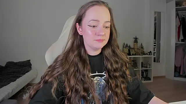 WalkingGirl online show from 04/21/26, 11:07