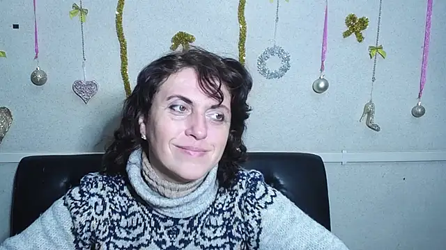 LuciaMii online show from 12/29/24, 06:05