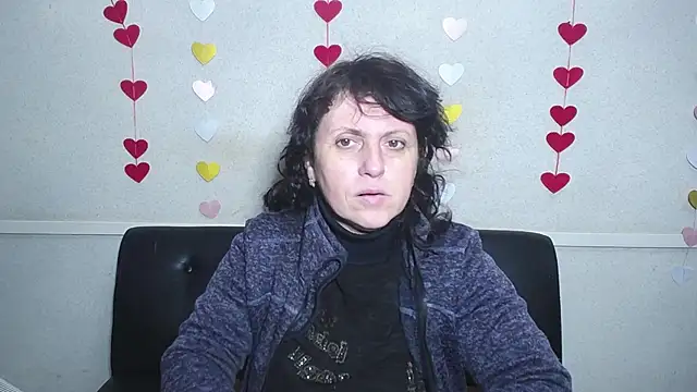 LuciaMii online show from 02/05/25, 06:02