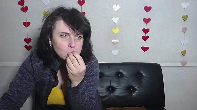 LuciaMii online show from 02/09/25, 09:16