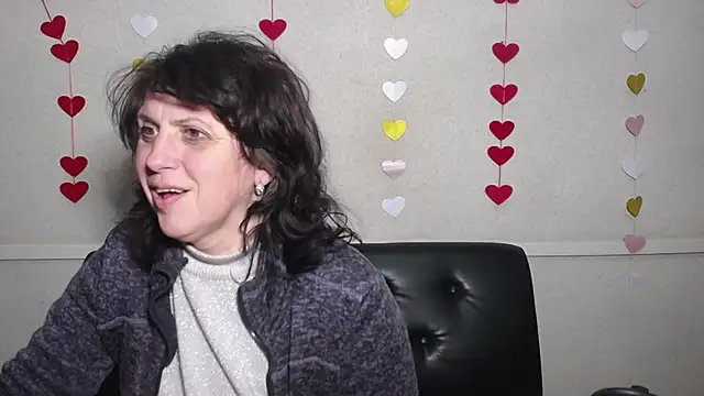 LuciaMii online show from 02/12/25, 12:16