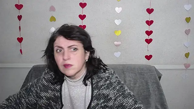 LuciaMii online show from 02/19/25, 06:00