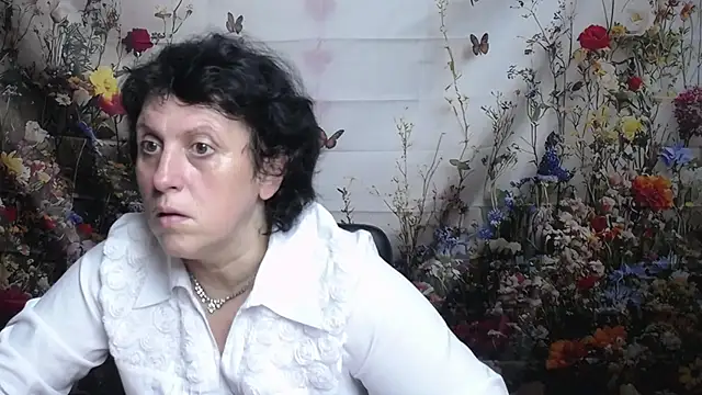 LuciaMii online show from 09/16/25, 05:08