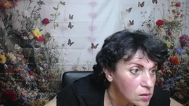 LuciaMii online show from 09/25/25, 05:16