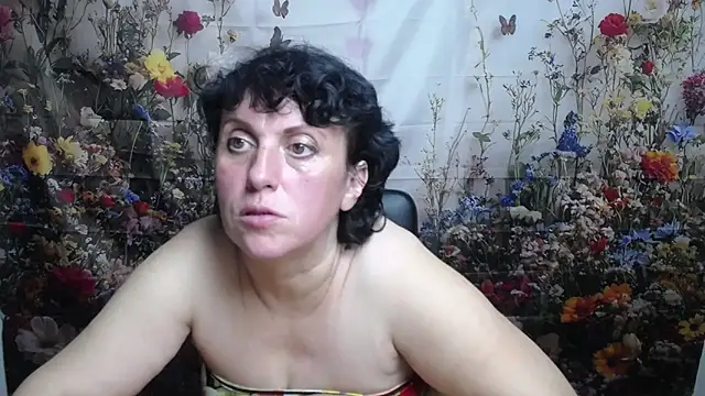 LuciaMii online show from 10/06/25, 04:59