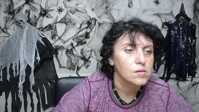 LuciaMii online show from 10/19/25, 05:02