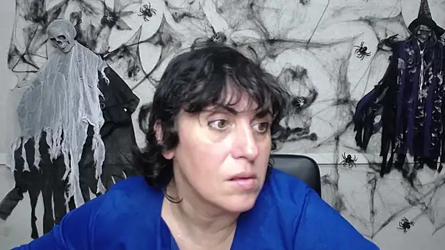 LuciaMii online show from 10/21/25, 05:02