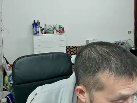 zwc147369 online show from 12/14/25, 07:51