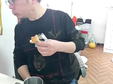 zwc147369 online show from 04/14/26, 08:31