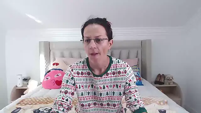 CatWoman0001 online show from 11/25/25, 07:52