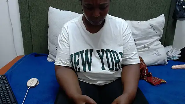 Thickchocolatex2 online show from 02/14/26, 07:32