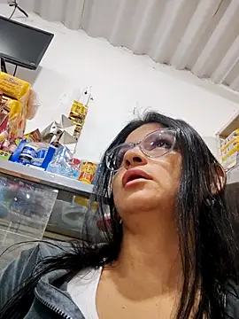 Linda Lars online show from 12/15/25, 03:33