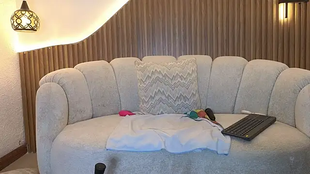 anellejones online show from 07/10/26, 07:49