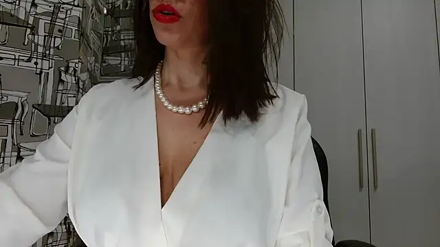 Snapshot of saraxt987 chatting on 02/11/25, 09:56 saraxt987 online show from 02/11/25, 09:56