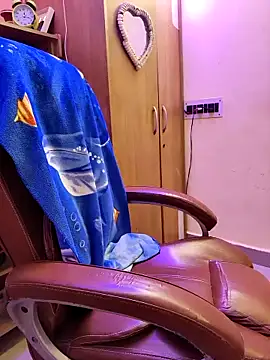 nisha baby2 online show from 10/24/25, 10:44