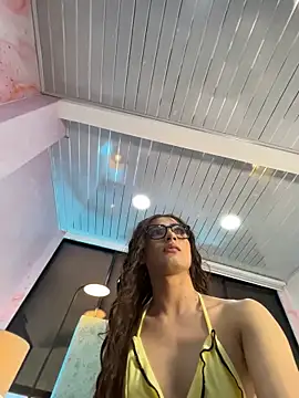 JESSI NAOMI online show from 05/25/26, 10:49