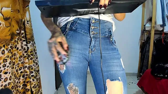 Charllote23 online show from 03/18/25, 06:36