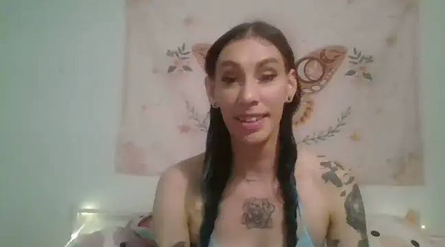 Snapshot of averietheangel chatting on 03/02/25, 07:02 averietheangel online show from 03/02/25, 07:02