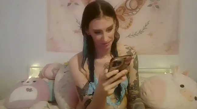 Snapshot of averietheangel chatting on 03/02/25, 10:48 averietheangel online show from 03/02/25, 10:48